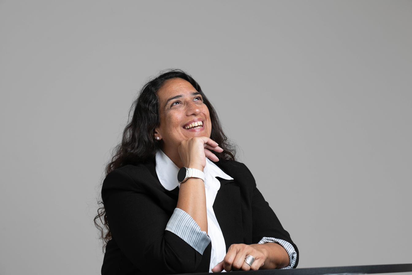 Angie Mastrángelo dando una charla